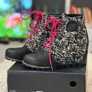 Sorel PDX wedge boots sizes excellent condition ankle boots.
